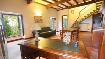 Duplex, 1 quarto | Roupas de cama premium, frigobar, escrivaninha, quartos à prova de som