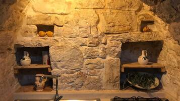 Trullo Aia 2 | Coin cuisine privé | Réfrigérateur, plaque de cuisson