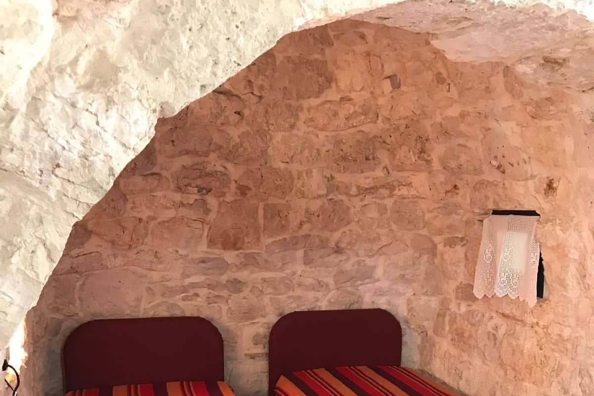 Escritorio, wifi gratis y ropa de cama