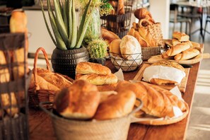 Free daily buffet breakfast