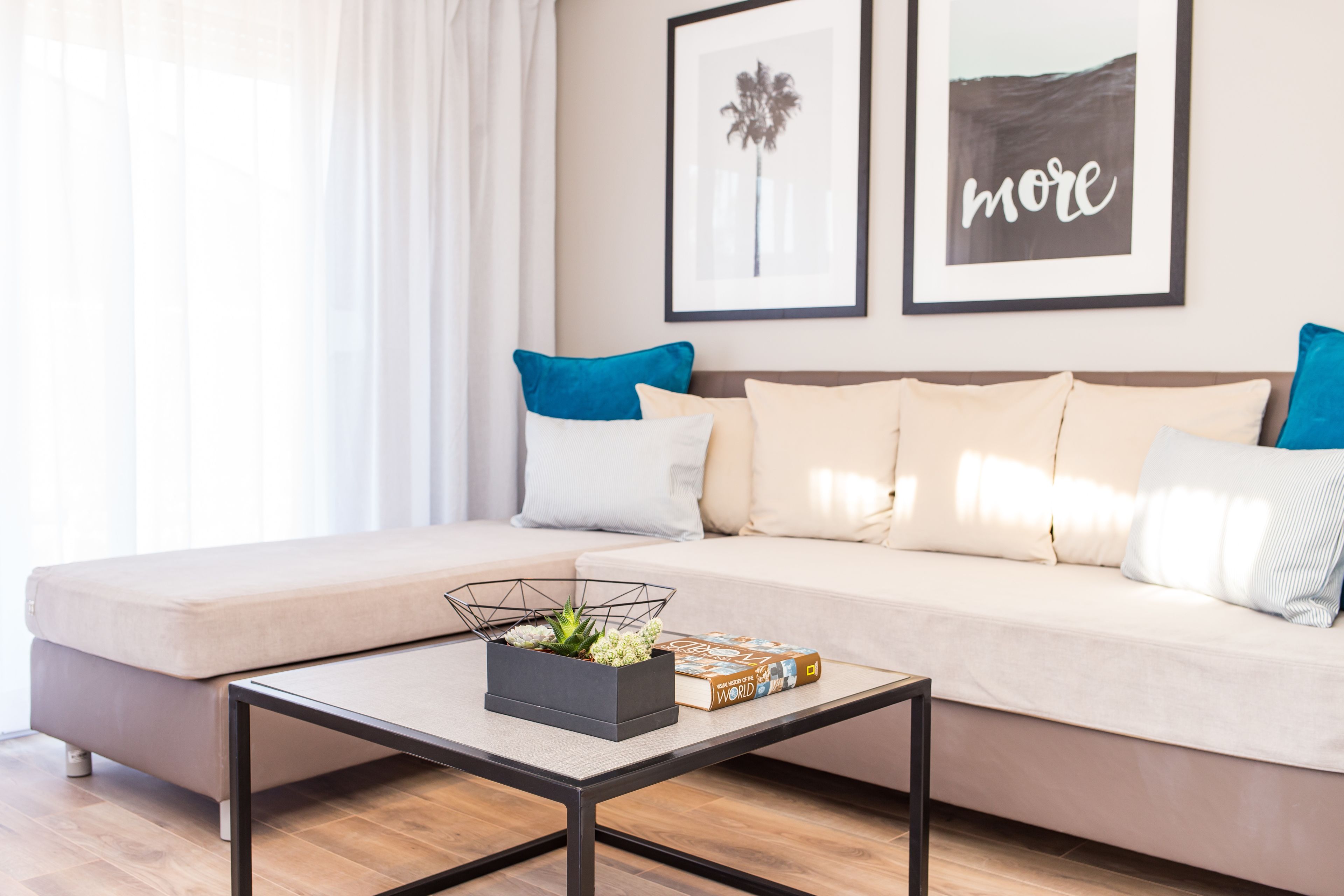 junior suite, balcony | living area | flat-screen tv