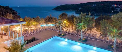 Indoor pool, 2 outdoor pools, pool umbrellas, pool loungers