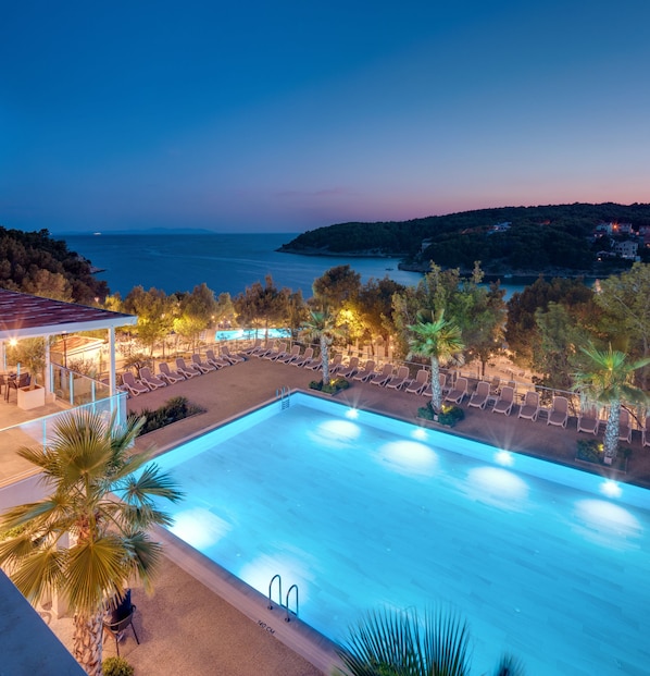 Indoor pool, 2 outdoor pools, pool umbrellas, sun loungers