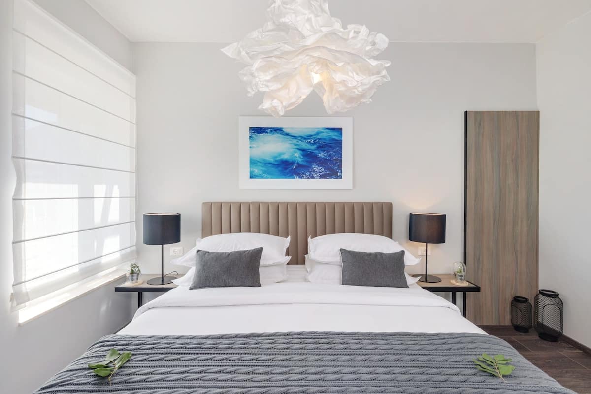 suite, 1 bedroom, balcony | in-room safe, desk, cots/infant beds, free wifi