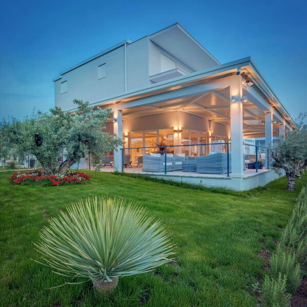 Property entrance - Gava Waterman Milna Resort (Milna)