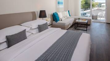 Suíte júnior, sacada | Cofres nos quartos, escrivaninha, berços (sobretaxa), Wi-Fi de cortesia