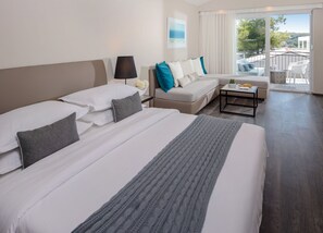 ジュニア スイート バルコニー | セーフティボックス (室内)、デスク、ベビーベッド、WiFi (無料)