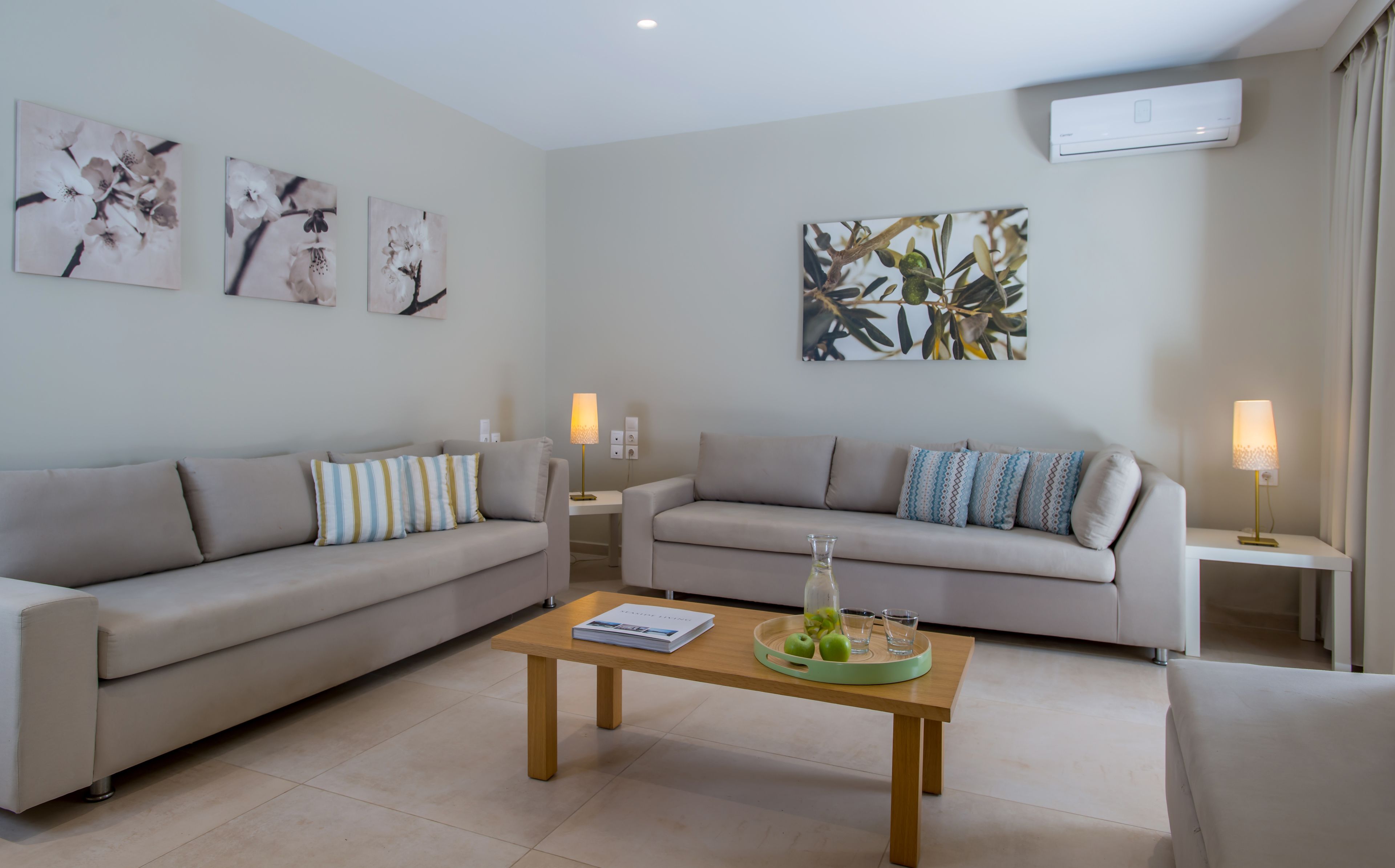 design suite, 2 bedrooms | living area | flat-screen tv