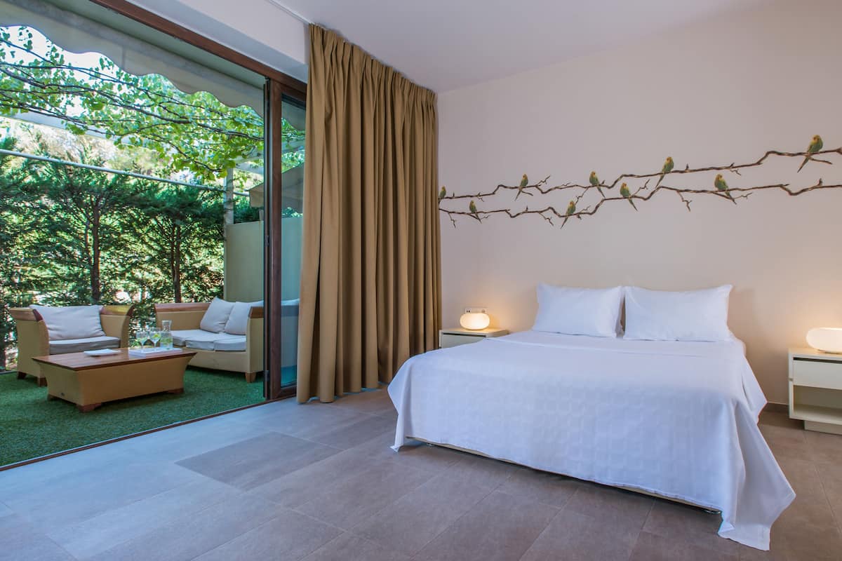 family room, 2 bedrooms | premium bedding, in-room safe, soundproofing, free wifi