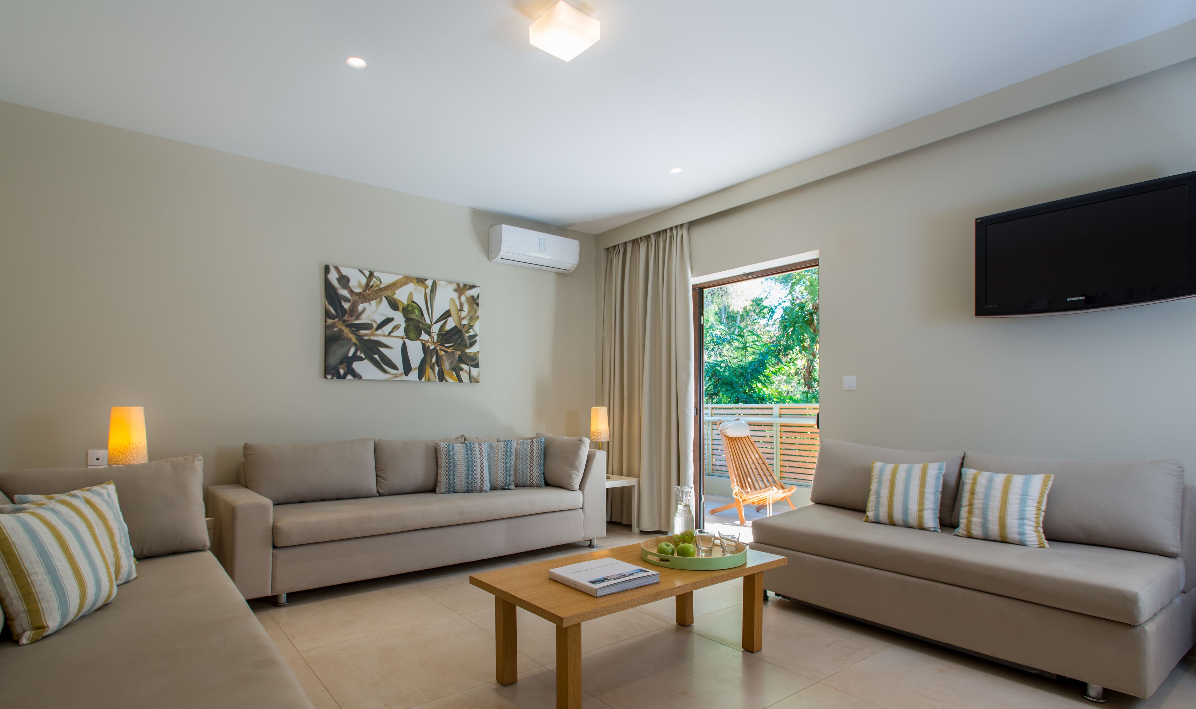 design suite, 2 bedrooms | living area | flat-screen tv