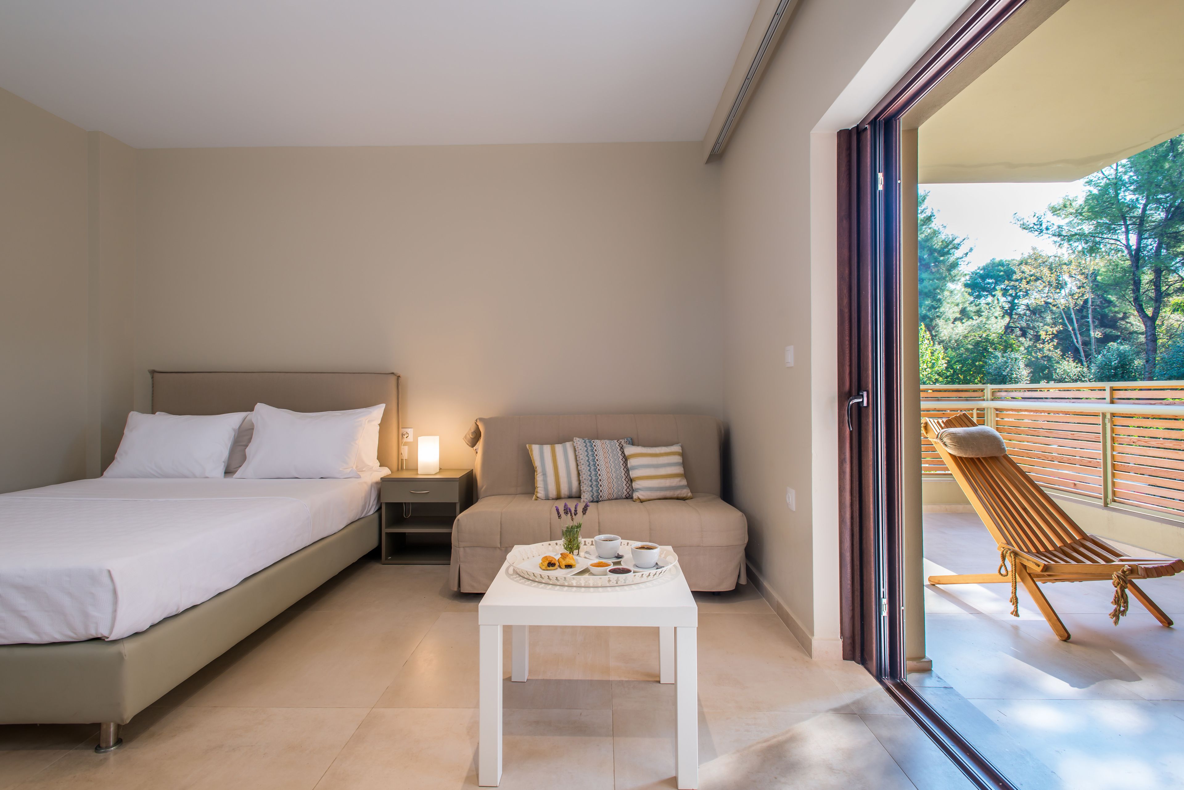 design room, 1 bedroom | premium bedding, in-room safe, soundproofing, free wifi