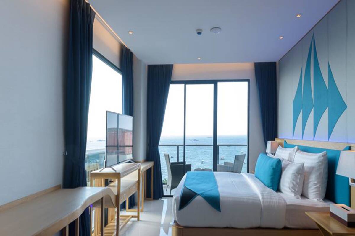 Deluxe Ocean View, Balcony | Safe på rommet, skrivebord og wi-fi (inkludert)