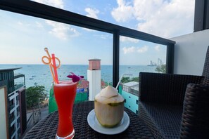 Deluxe Ocean View, Balcony | Balcon