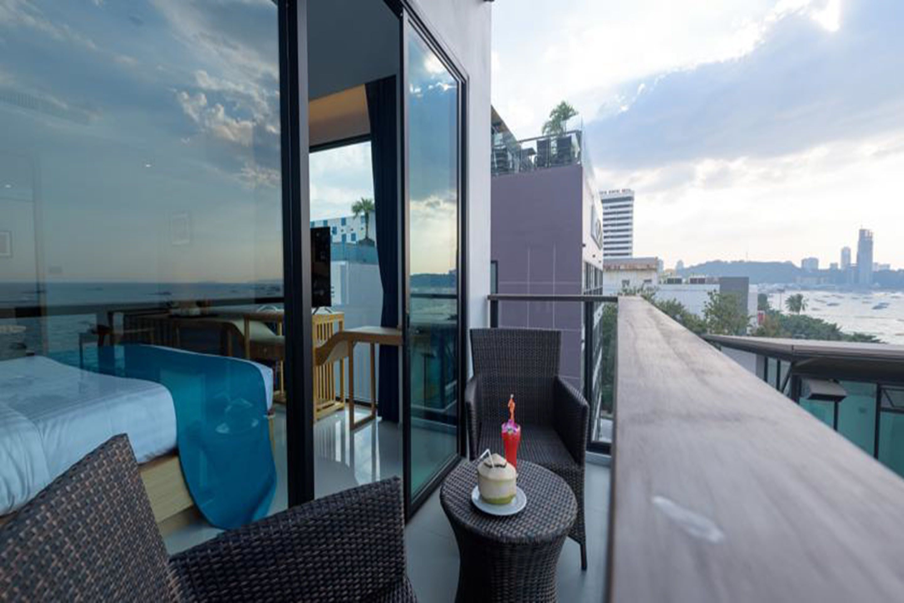 Deluxe Ocean View, Balcony | Balkon