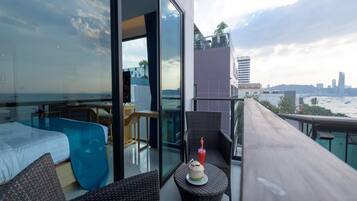 Deluxe Ocean View, Balcony | Balkon