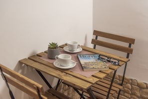 27-inch flat-screen TV with digital channels, TV - La Grande Bellezza Guesthouse Rome (Rome)