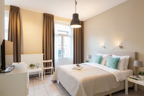 Habitación doble Deluxe | Cunas, wifi gratis y ropa de cama 