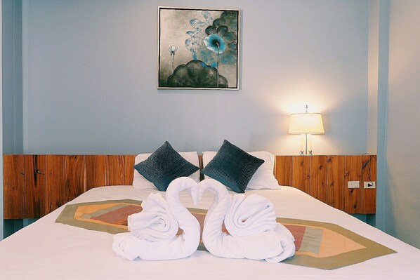 Desk, rollaway beds, free WiFi