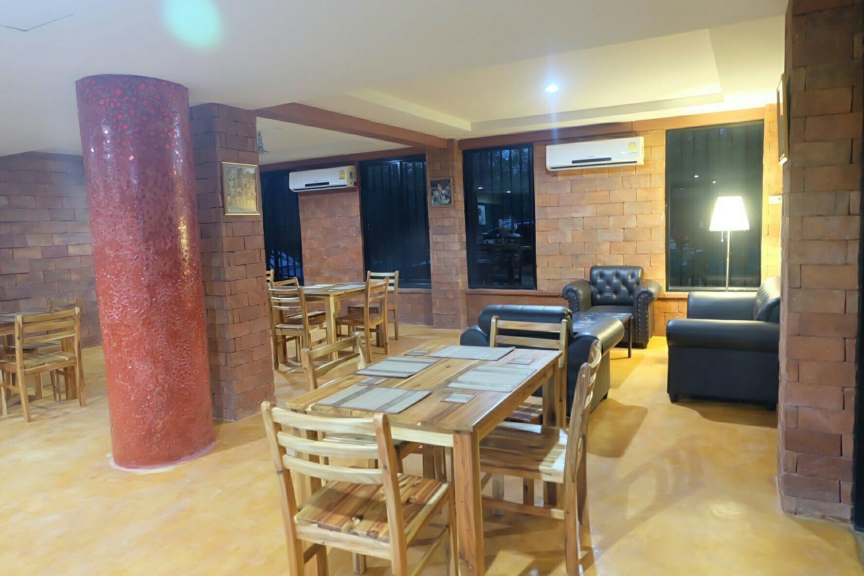 Sarapan Ala Inggris setiap hari (THB 100 per orang)