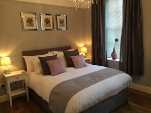 1 habitación, tabla de planchar con plancha, wifi gratis y ropa de cama 