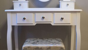 1 habitación, tabla de planchar con plancha, wifi gratis y ropa de cama 