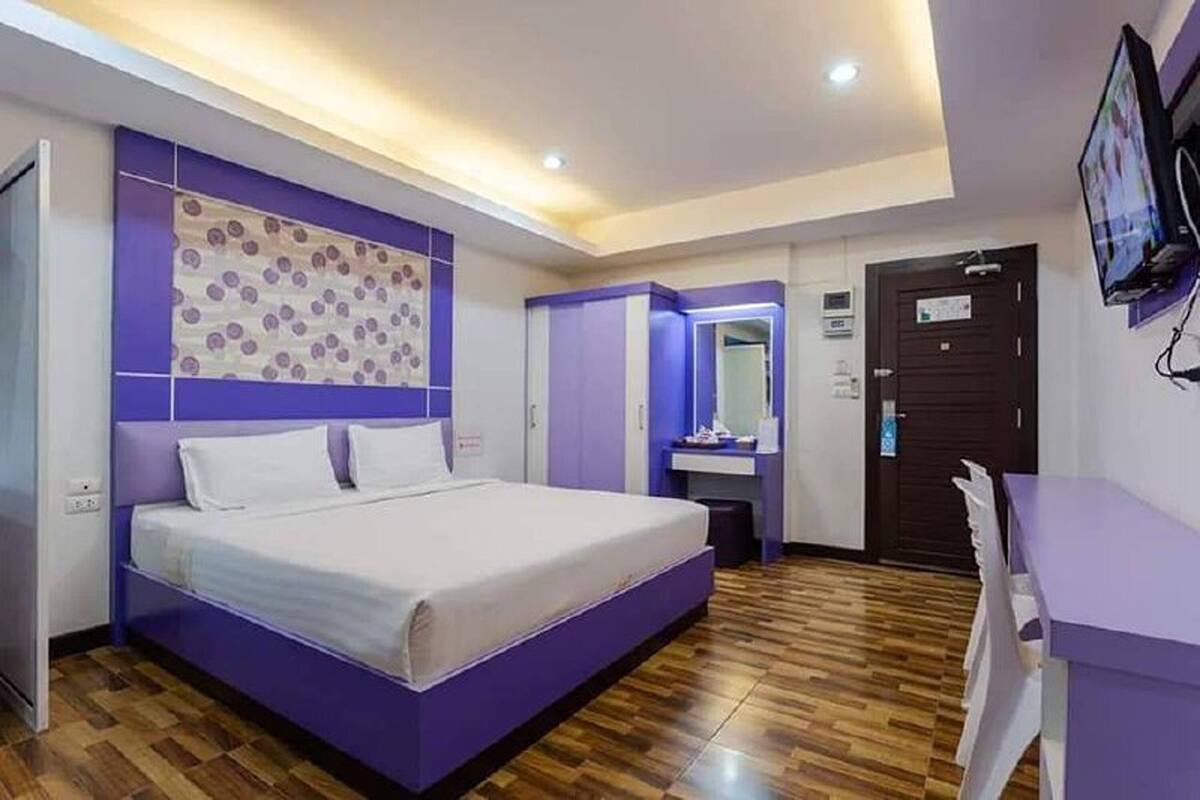 Desk, free WiFi, bed sheets