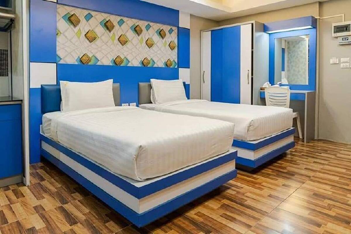 Desk, free WiFi, bed sheets
