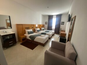 Bureau, rideaux occultants, chambres insonorisées