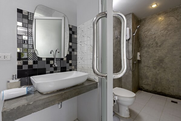 Double Room | Kylpyhuone | Suihku, bidee, pyyhkeet