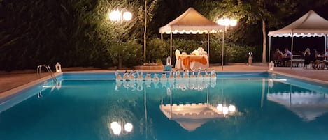 Piscine extérieure (ouverte en saison)