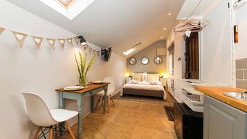 Departamento Deluxe | Espacio para trabajar con laptop, cortinas blackout y wifi gratis