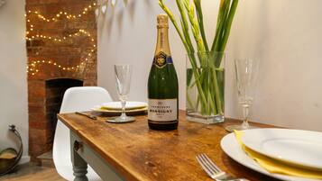 Deluxe Apartment | In-room dining