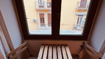 Classic Room | Soundproofing, rollaway beds, free WiFi, bed sheets