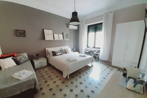 Classic Room | Soundproofing, rollaway beds, free WiFi, bed sheets - Lavilletta B&B (Salerno)