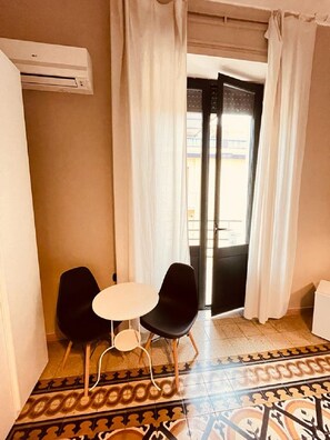 Deluxe Room, 1 Double Bed | Soundproofing, rollaway beds, free WiFi, bed sheets - Lavilletta B&B (Salerno)