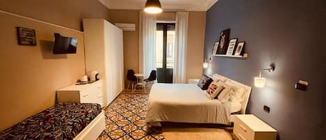 Chambre Deluxe, 1 lit double | Chambres insonorisées, lits pliants/supplémentaires, Wi-Fi gratuit