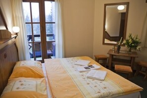 Double Room (1 Extra Bed)