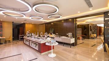 Daily buffet breakfast (CNY 68 per person)