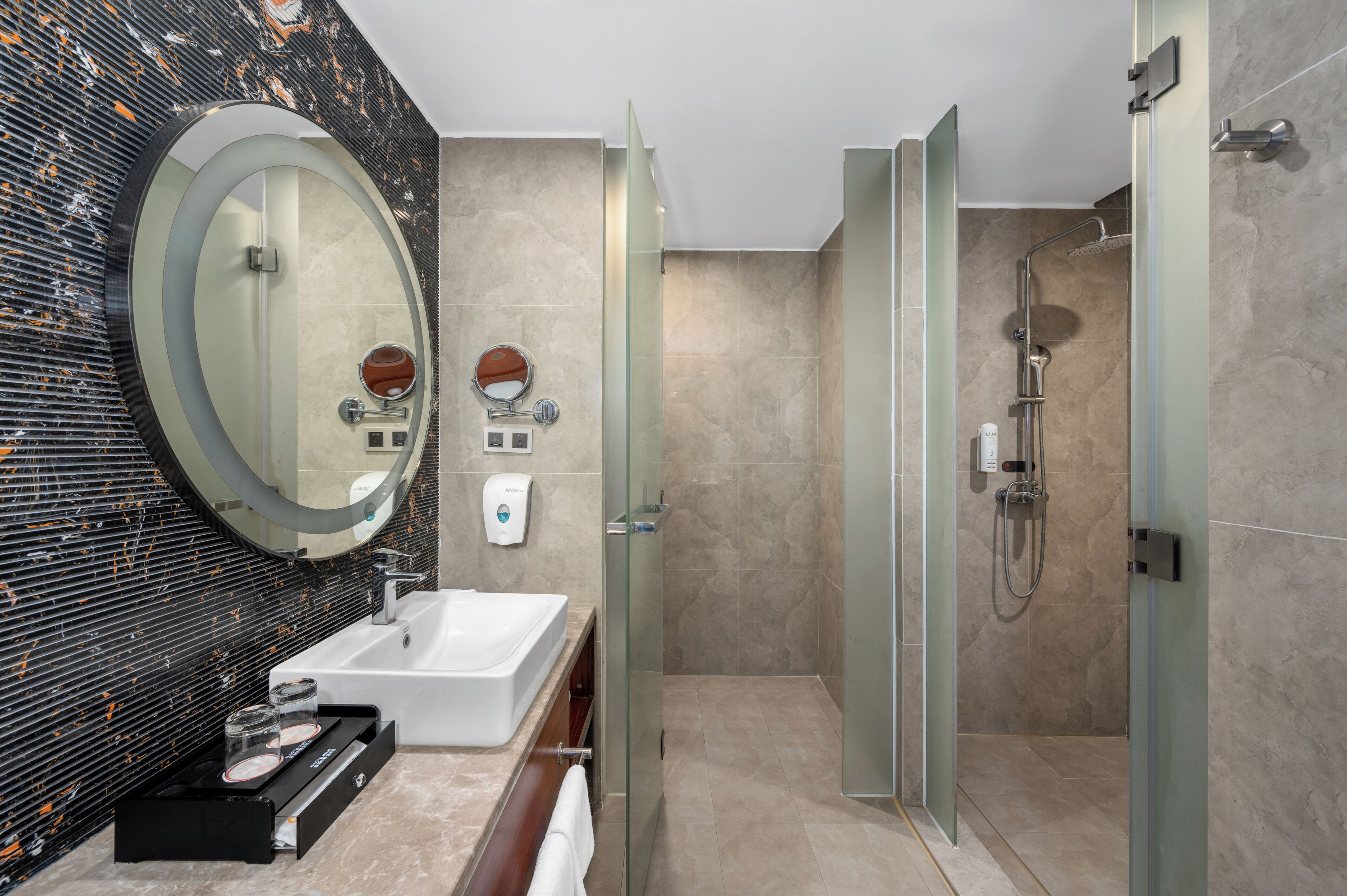 shower, rainfall showerhead, free toiletries, hair dryer