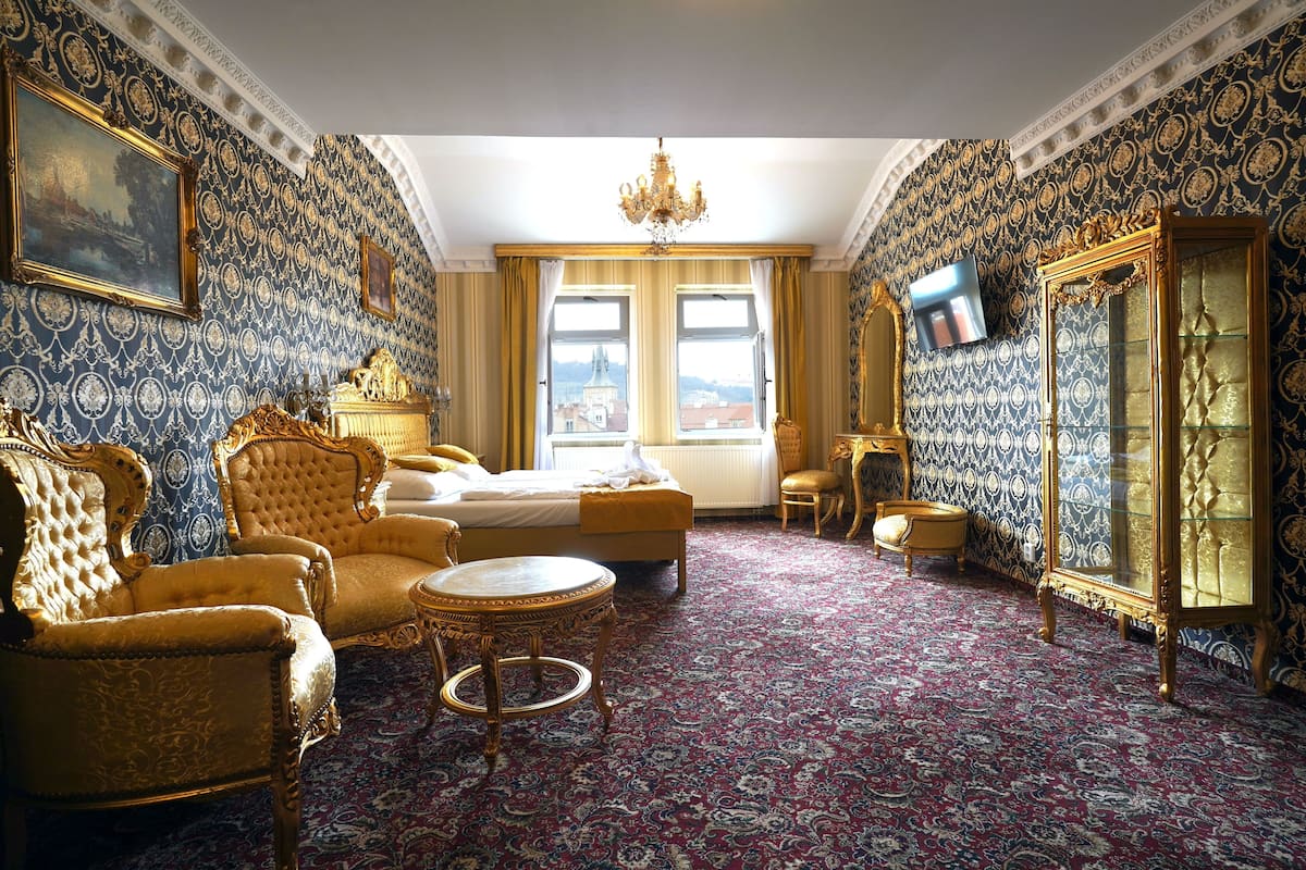 Royal studio suite, 1 slaapkamer, uitzicht op de stad | Een kluis op de kamer, geluiddichte muren, gratis wifi, beddengoed