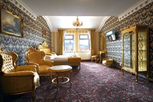 Royal Studio Suite, 1 Bedroom, City View | In-room safe, soundproofing, free WiFi, bed sheets