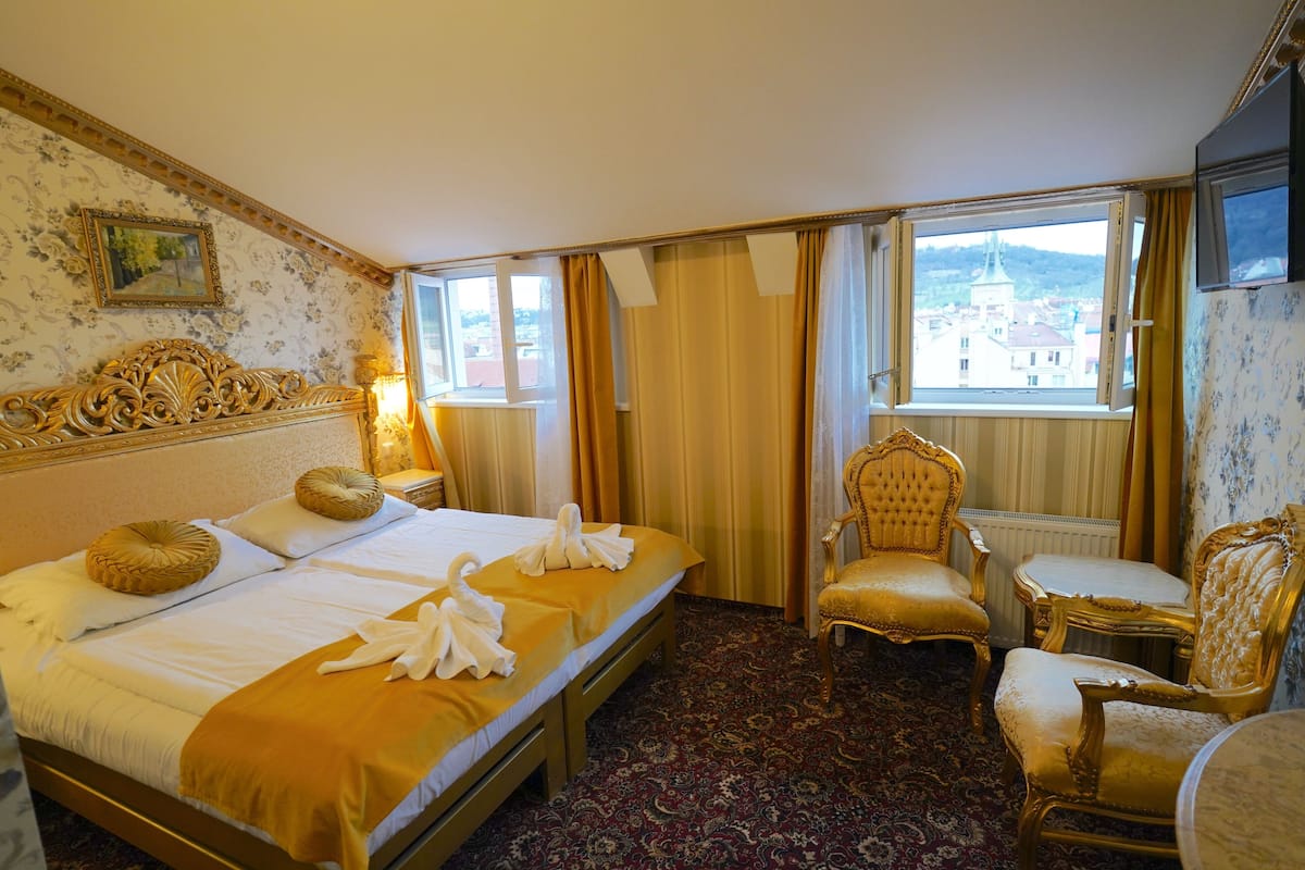 Royal kamer, 1 twee- of 2 eenpersoonsbedden | Een kluis op de kamer, geluiddichte muren, gratis wifi, beddengoed