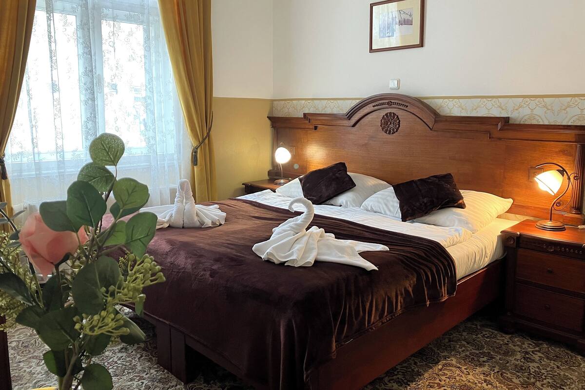 Klassieke kamer, 1 twee- of 2 eenpersoonsbedden, 1 slaapkamer | Een kluis op de kamer, geluiddichte muren, gratis wifi, beddengoed