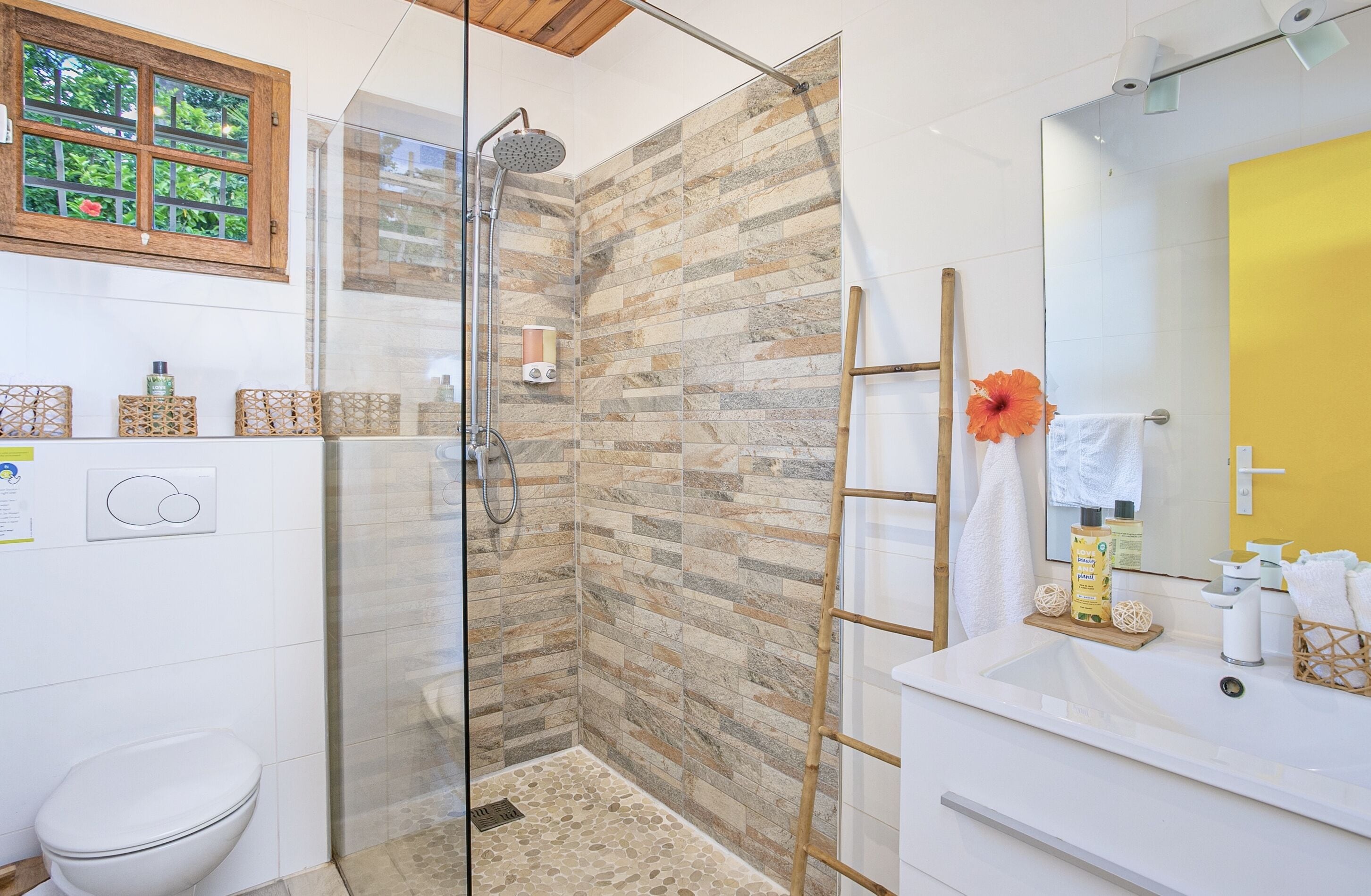 Comfort Studio, 1 Bedroom, Accessible, Sea View | Bathroom | Shower, hydromassage showerhead, free toiletries, hair dryer