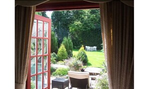 Exterior detail - The Pines Hotel (Slough)