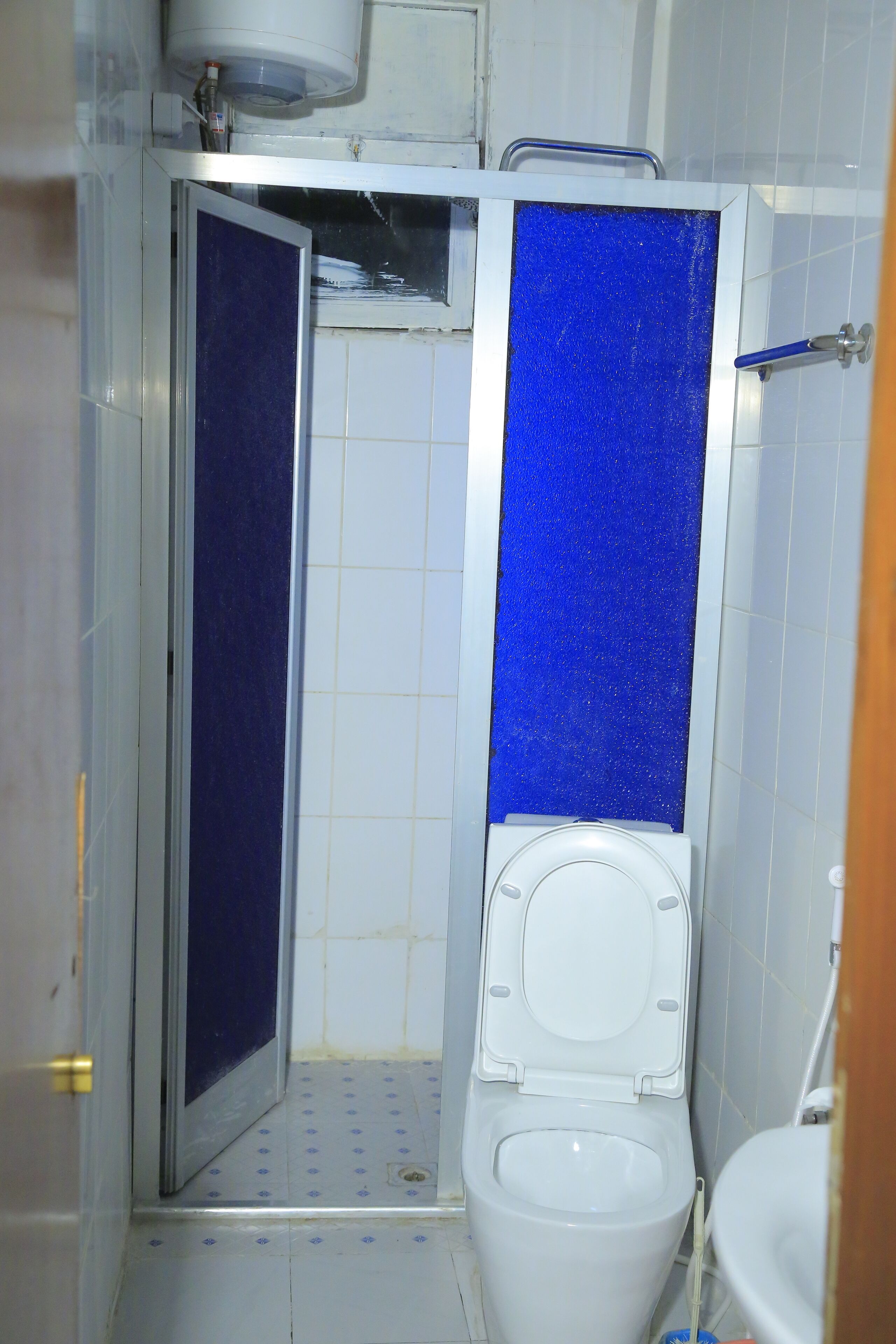 deluxe double room, 1 king bed, lake view | bathroom | rainfall showerhead, free toiletries, hair dryer, bathrobes