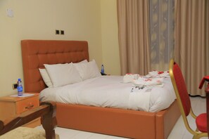 Premium bedding, individually decorated, individually furnished, desk - Dib Anbessa Hotel Bahir Dar (Bahir Dar)