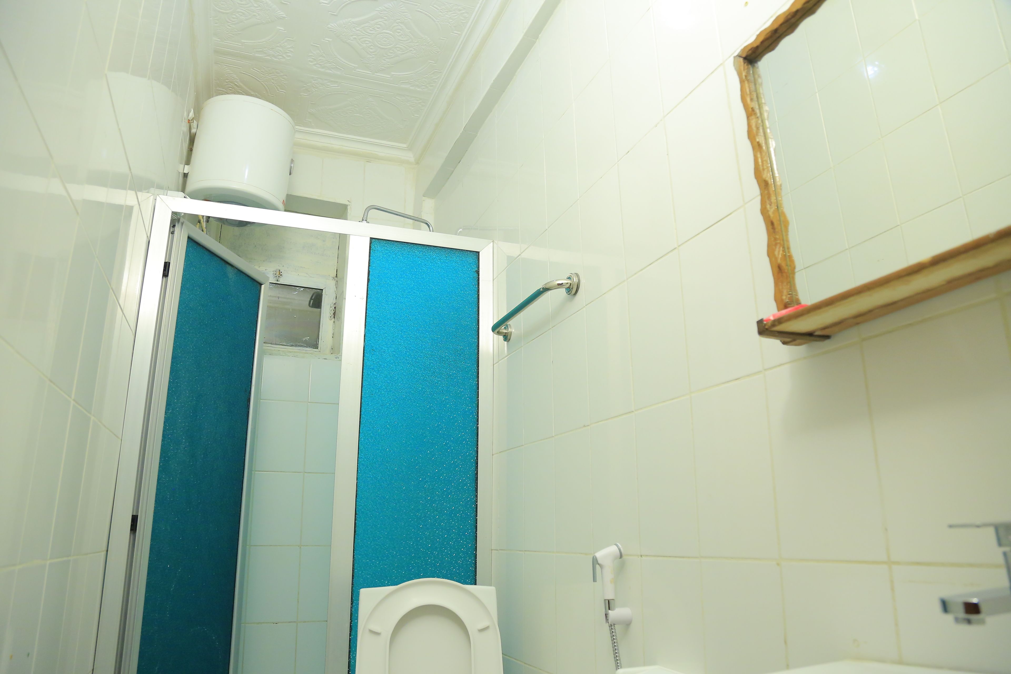 deluxe twin room | bathroom | rainfall showerhead, free toiletries, hair dryer, bathrobes