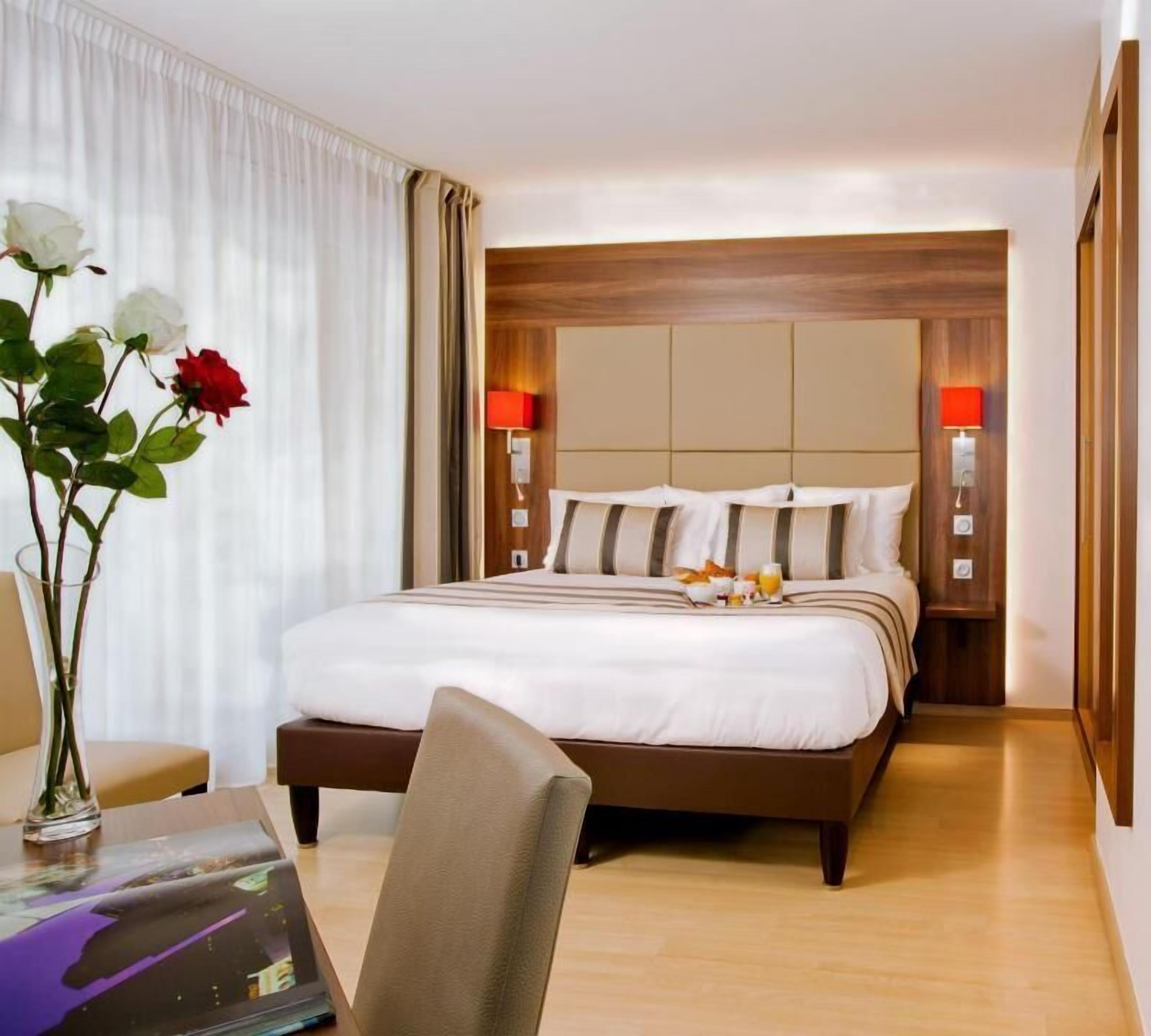 Premium bedding, in-room safe, desk, soundproofing