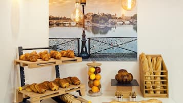 Se ofrece un desayuno bufé (17 EUR por persona)
